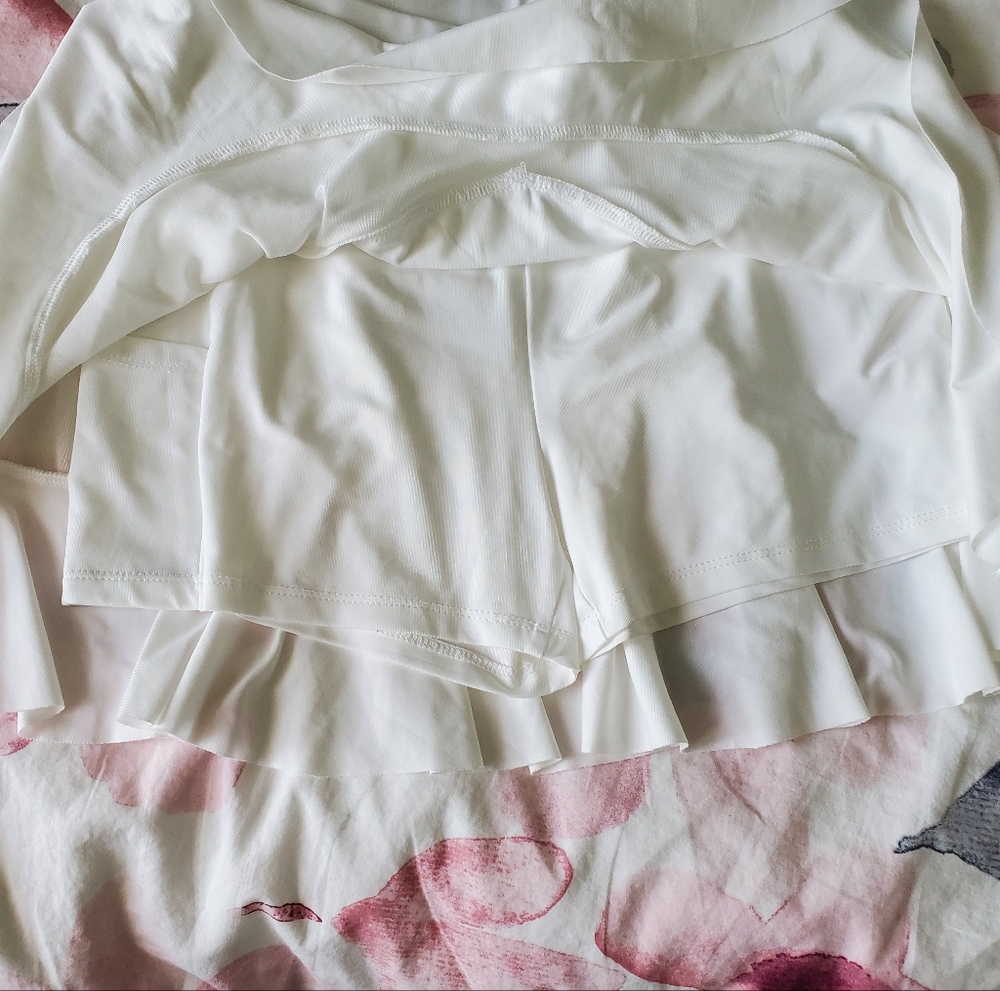 🥝 White Ruffled Skort - Picture 2 of 3
